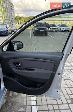Минивэн Renault Scenic 2012 в 