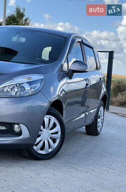 Минивэн Renault Scenic 2013 в 