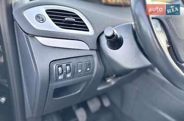 Минивэн Renault Scenic 2014 в 