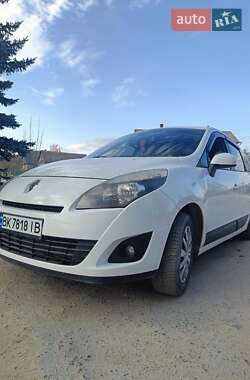 Минивэн Renault Scenic 2010 в 