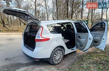 Минивэн Renault Scenic 2010 в 