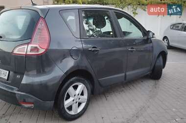 Минивэн Renault Scenic 2010 в 