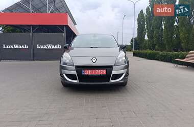 Минивэн Renault Scenic 2011 в 