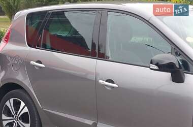 Минивэн Renault Scenic 2011 в 