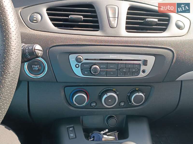 Минивэн Renault Scenic 2012 в Малине