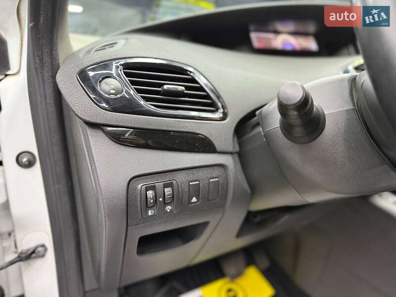 Минивэн Renault Scenic 2012 в Черновцах