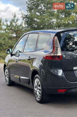Минивэн Renault Scenic 2009 в 