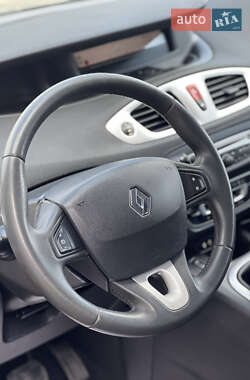 Минивэн Renault Scenic 2009 в 