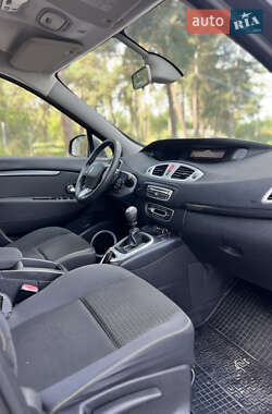 Минивэн Renault Scenic 2009 в 