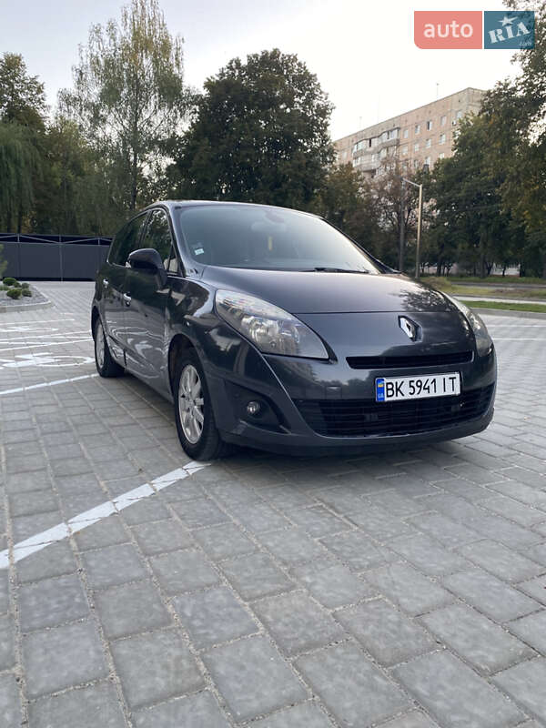 Минивэн Renault Scenic 2011 в Ровно