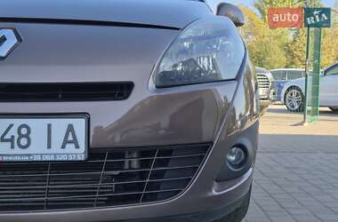 Минивэн Renault Scenic 2010 в 