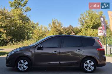Минивэн Renault Scenic 2010 в 