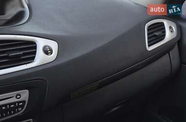 Минивэн Renault Scenic 2010 в 