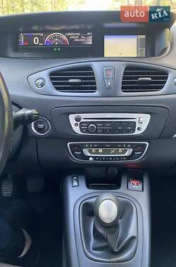 Минивэн Renault Scenic 2014 в 