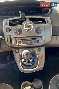 Минивэн Renault Scenic 2004 в 