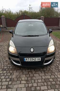Минивэн Renault Scenic 2011 в 