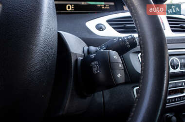 Минивэн Renault Scenic 2010 в 