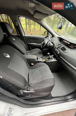 Минивэн Renault Scenic 2013 в 