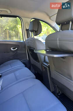 Минивэн Renault Scenic 2009 в 