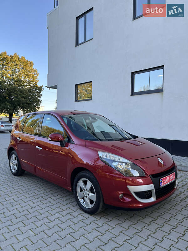 Минивэн Renault Scenic 2011 в 