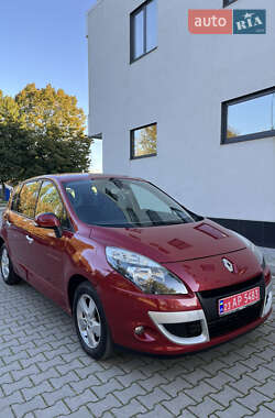 Минивэн Renault Scenic 2011 в 