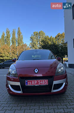 Минивэн Renault Scenic 2011 в 