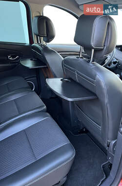 Минивэн Renault Scenic 2011 в 
