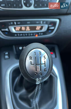 Минивэн Renault Scenic 2011 в 