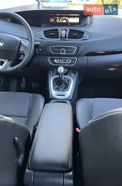 Минивэн Renault Scenic 2011 в 