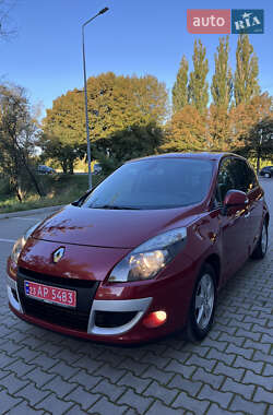 Минивэн Renault Scenic 2011 в 