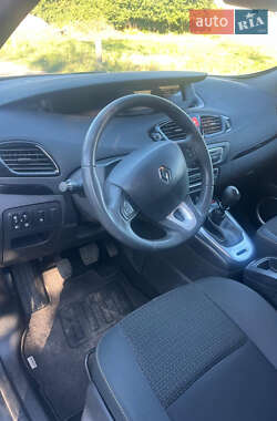 Минивэн Renault Scenic 2011 в 