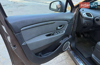 Минивэн Renault Scenic 2010 в 