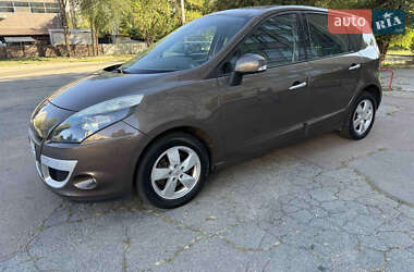 Минивэн Renault Scenic 2010 в 