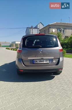 Минивэн Renault Scenic 2009 в 