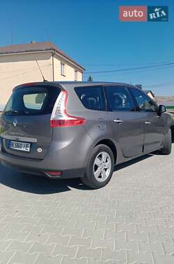 Минивэн Renault Scenic 2009 в 
