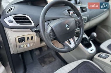 Минивэн Renault Scenic 2011 в 