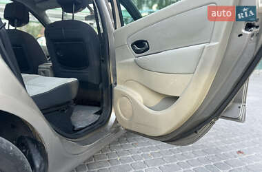 Минивэн Renault Scenic 2011 в 