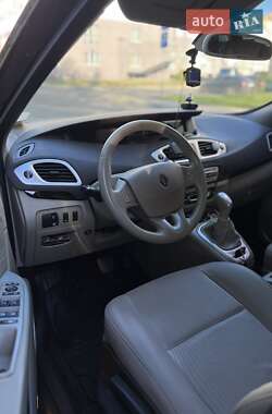 Минивэн Renault Scenic 2009 в 