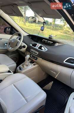 Минивэн Renault Scenic 2009 в 