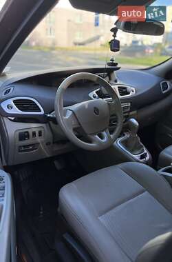 Минивэн Renault Scenic 2009 в 