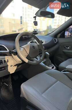 Минивэн Renault Scenic 2009 в 