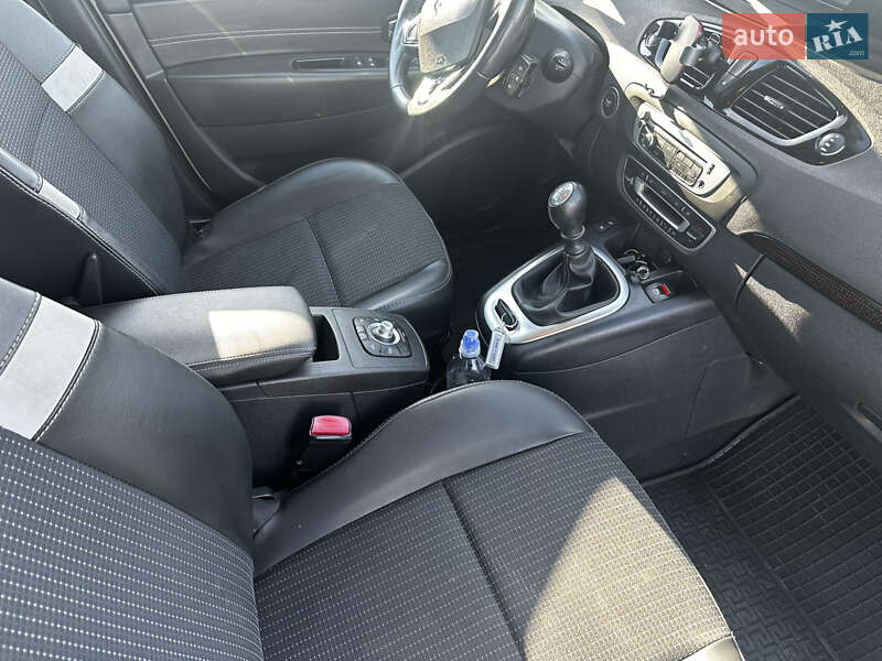 Минивэн Renault Scenic 2015 в Львове