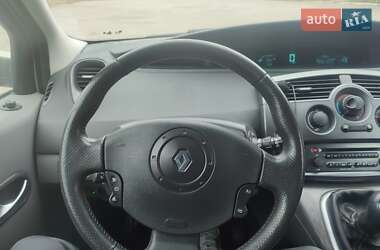 Минивэн Renault Scenic 2004 в 