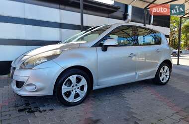 Минивэн Renault Scenic 2011 в 