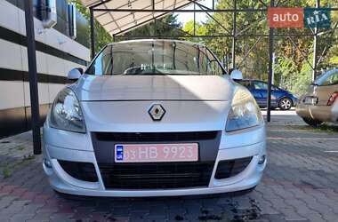 Минивэн Renault Scenic 2011 в 