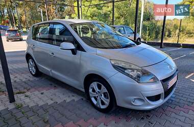 Минивэн Renault Scenic 2011 в 