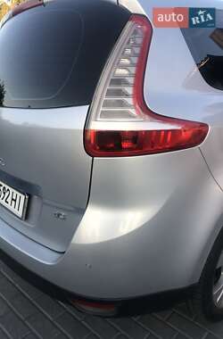 Минивэн Renault Scenic 2010 в 