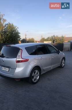 Минивэн Renault Scenic 2010 в 