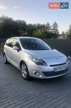 Минивэн Renault Scenic 2010 в 