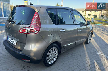 Минивэн Renault Scenic 2011 в 